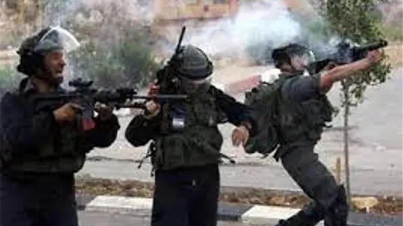 إصابة 3 فلسطينيين بينهم طفل برصاص قوات الاحتلال شمال غزة