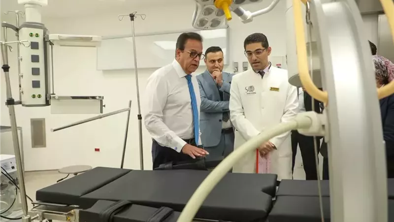وزير الصحة يتفقد القسم المطور بمستشفى دار الشفاء