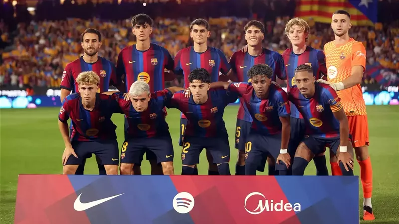 حكم مباراة برشلونة وفالنسيا في الدوري الإسباني