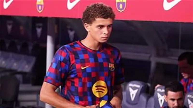 تشكيل برشلونة المتوقع أمام فالنسيا.. موقف حمزة عبدالكريم