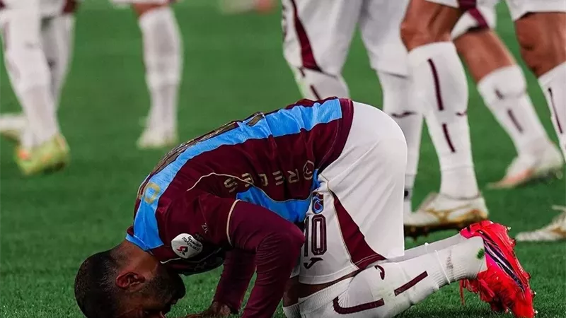 محمد صلاح يقود الهجوم.. تشكيل طرابزون أمام جنتشلر بيرليجي الليلة
