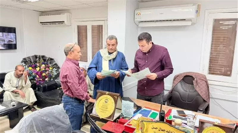 محافظ أسيوط: تسليم عقود تمليك أراضي أملاك الدولة للمواطنين بديروط