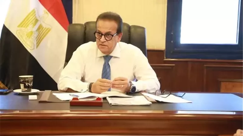 وزير الصحة يستعرض نتائج زيارة خبراء طب وجراحات الأجنة من بيرو