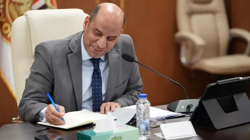 فرص عمل جديدة للشباب المصري بالأردن.. وزارة العمل تسلم عقود العمالة الزراعية