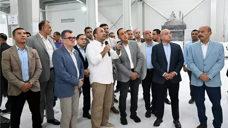 رئيس الوزراء يفتتح مصنع 