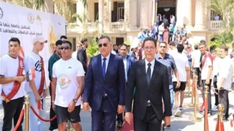 محافظ القليوبية ورئيس جامعة بنها يستقبلان شعلة أسبوع شباب الجامعات