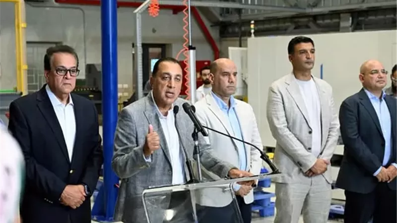 رئيس الوزراء: المسار الاقتصادي يرتكز على بناء عمالة ماهرة وتوطين الصناعة وجذب الاستثمارات الكبرى