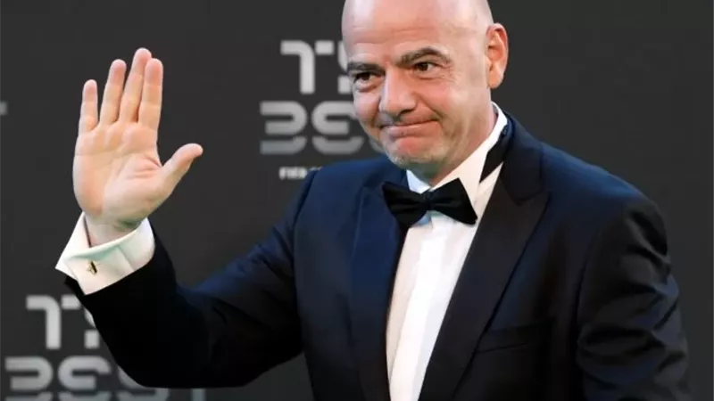 إنفانتينو يُعلن رسميًا ترشحه لرئاسة الفيفا
