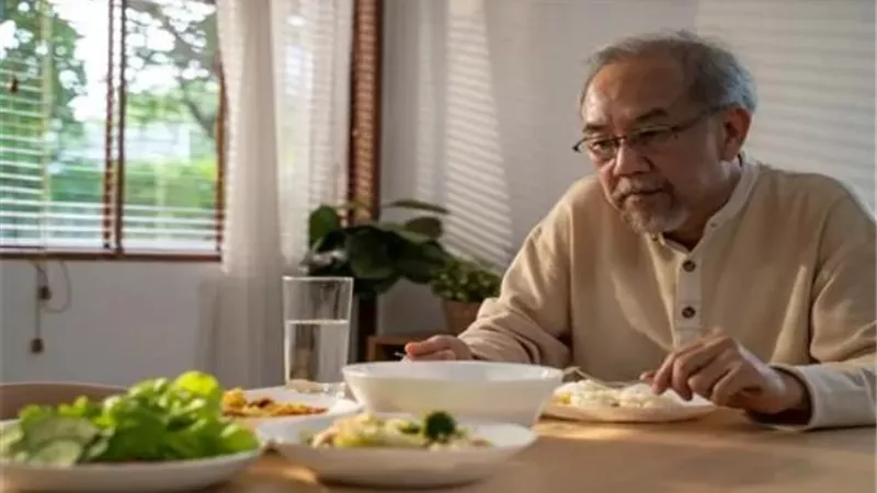 بعد سن الـ60.. ابتعد عن هذه الوجبات للحفاظ على صحتك