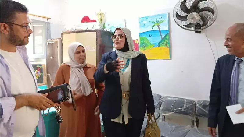 وكيل تعليم الإسماعيلية تتفقد استعدادات مدارس أبوصوير للعام الجديد