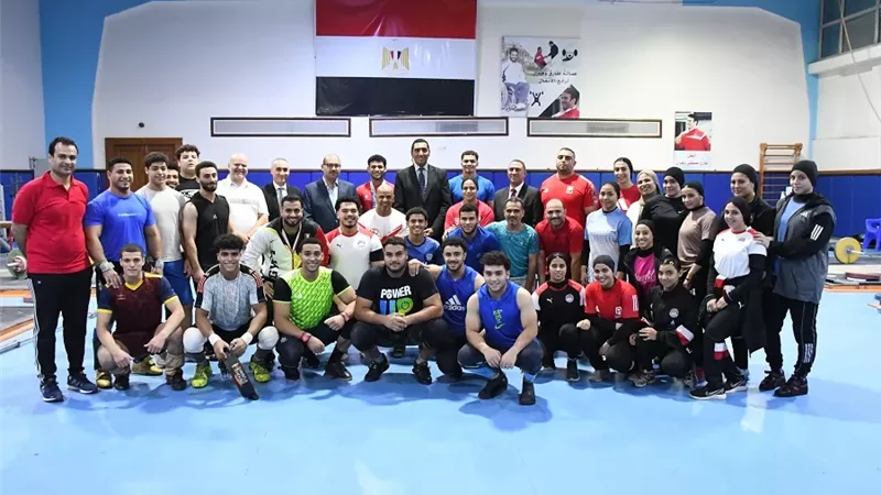 وزير الرياضة يجري جولة تفقدية بالمركز الأولمبي لمتابعة استعدادات المنتخبات