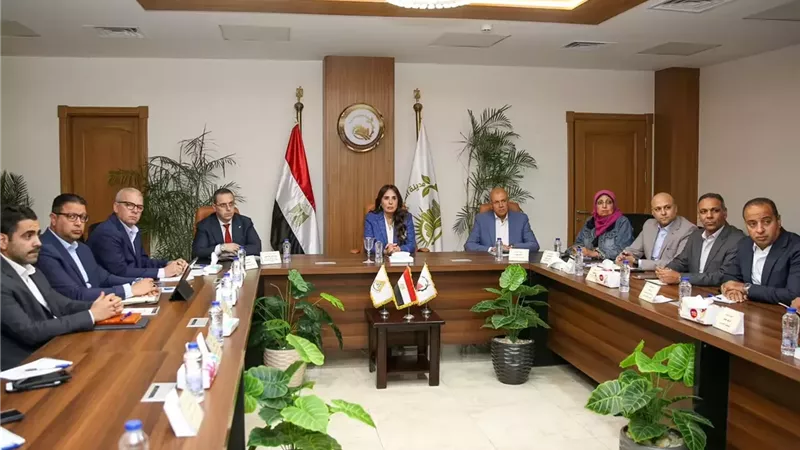 قرارات عاجلة لوزيرة الإسكان لسرعة ترفيق أراضي العبور الجديدة