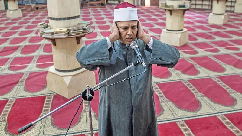 بيان حكم الأذان الثاني في صلاة الجمعة