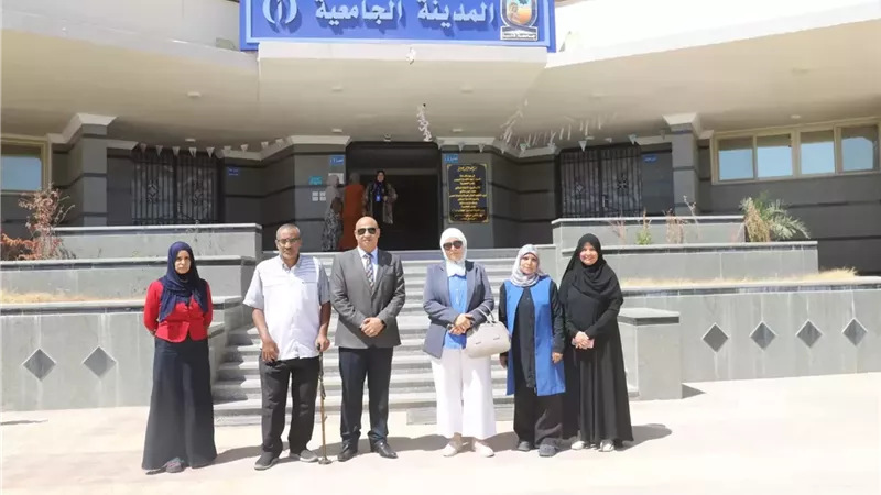 نائب جامعة قنا يتفقد المدن الجامعية استعدادًا لاستقبال الطلاب
