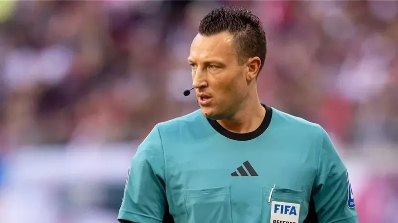 الألماني جابلونسكي حكما لمباراة برشلونة وفينورد بدوري أبطال أوروبا
