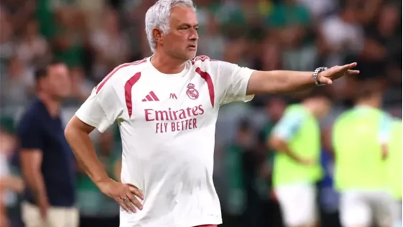 مورينيو: إنتر وأرسنال الأقرب للتتويج بلقب دوري أبطال أوروبا