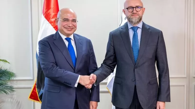 شيخون يلتقي وفد البنك الآسيوي للاستثمار في البنية التحتية AIIB