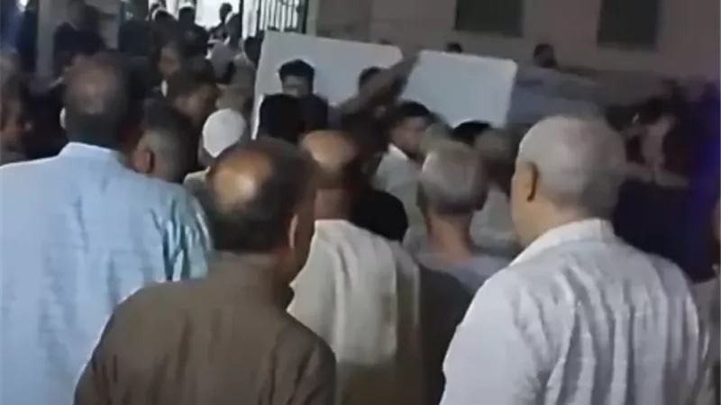 أهالي المحلة يشيعون 4 نعوش ضحايا حادث مطروح