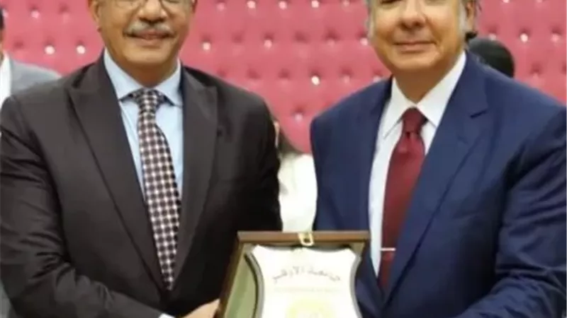تكريم المستشار سامح عبدالحكم باحتفالية جامعةالأزهر بالمولد النبوى