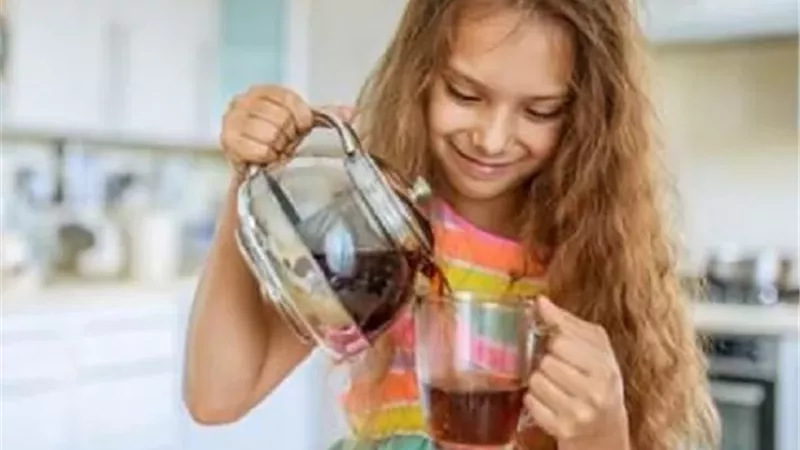 كوب الشاي قد يضاعف صداعك أو يخففه.. اعرف السبب
