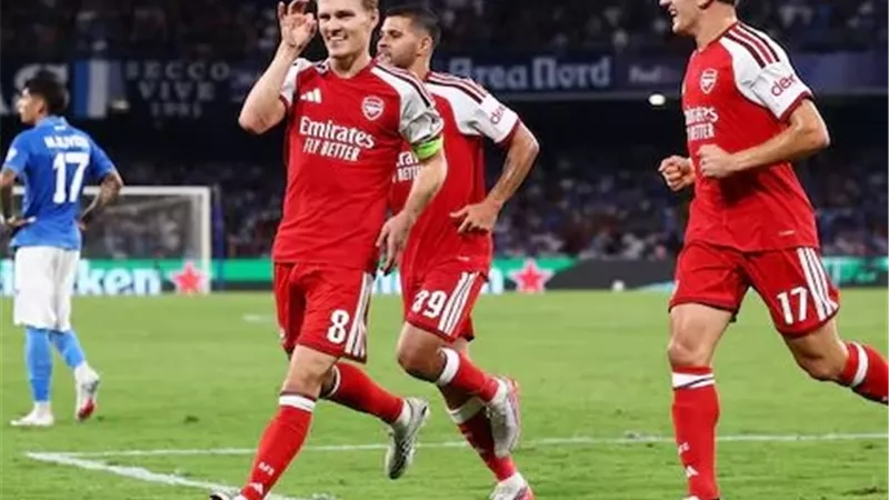 أوديجارد يقود آرسنال لفوز صعب على نابولى فى دورى أبطال أوروبا