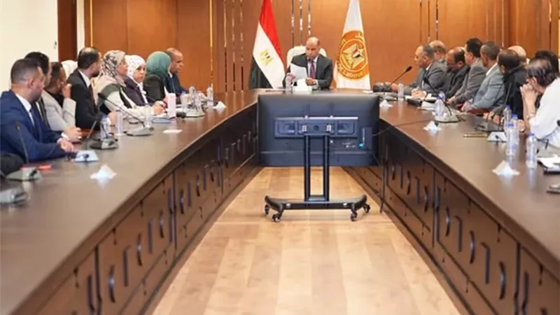 وزير العمل يمنح شركات إلحاق العمالة 6 أشهر لتوفيق أوضاعها