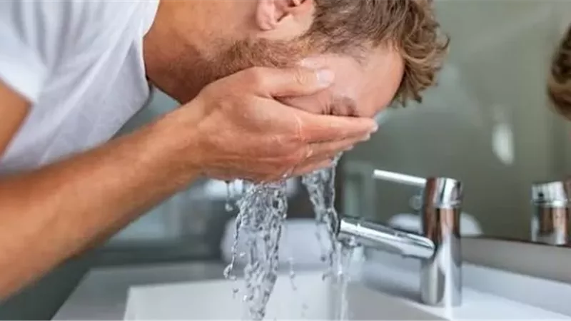 ما صفة وضوء النبي ﷺ؟..الفضائل وأحكام غسل الوجه