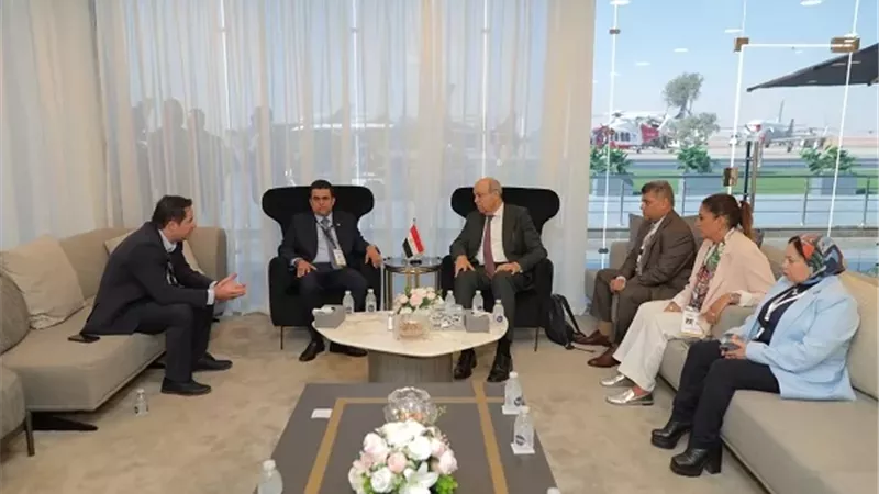 وزير الطيران المدني يلتقي رئيس وكالة الطيران البرازيلية لبحث التعاون