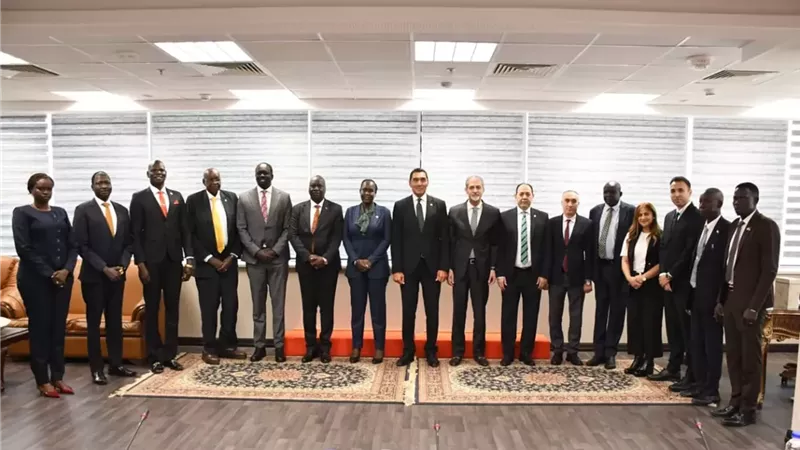 وزير الشباب يبحث التعاون مع نظيرته في جنوب السودان