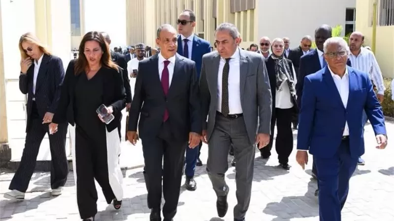 وزيرالخارجيةورئيس شركةالعاصمةالجديدةيصطحبان سفراءأفارقة في جولة تفقدية