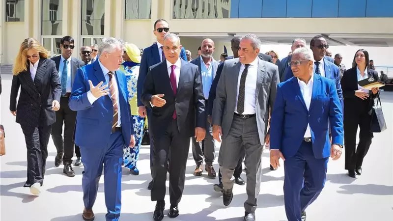 وزيرالخارجية وخالد عباس يصطحبان السفراء الأفارقة في جولة بالعاصمة