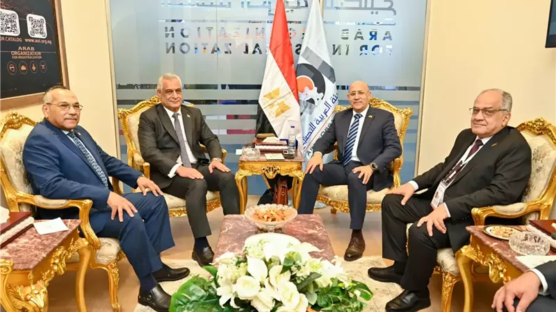رئيس هيئة التصنيع ووزير الإنتاج الحربي يبحثان التعاون والتكامل الصناعي