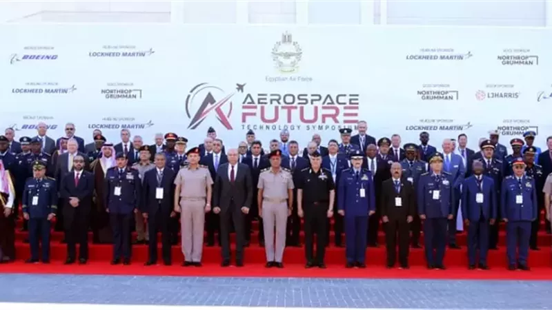 وزير الدفاع ورئيس الأركان يلتقيان عدداً من قادة الوفود العسكرية