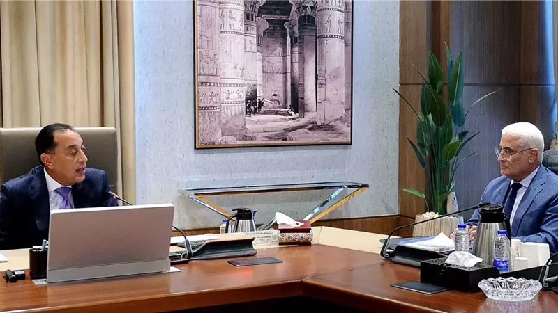 مدبولي يتابع تسوية المديونية بين القابضة للقطن وهيئة التأمين الاجتماعي