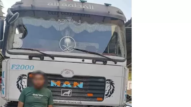 ضبط سائق نقل ألقى حمولة خرسانة بالطريق العام في مدينة نصر