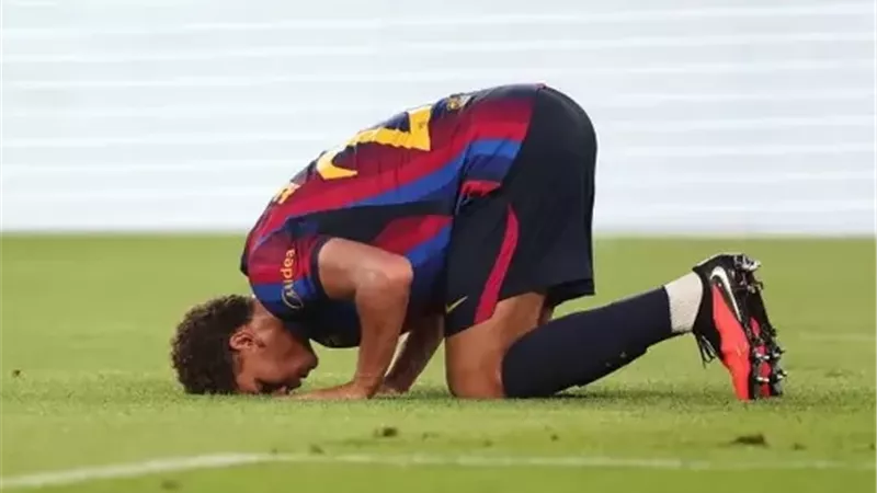 موعد توقيع عقد حمزة عبدالكريم مع برشلونه