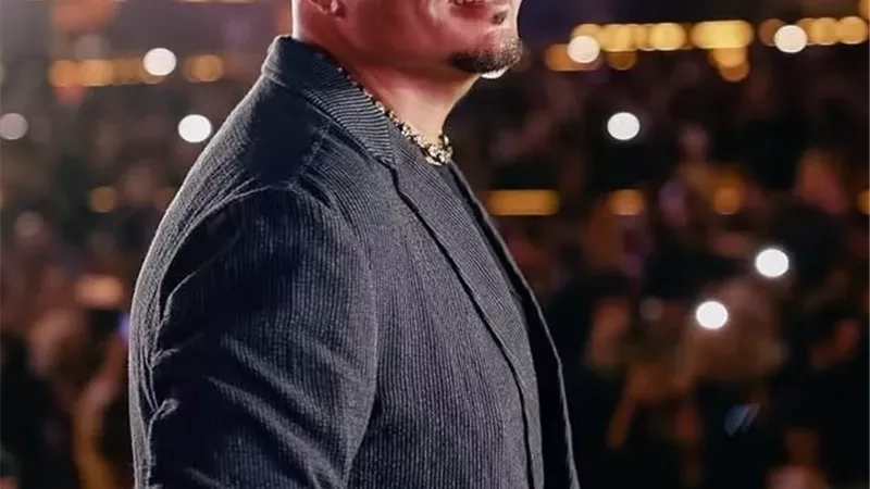 عمرو دياب يتألق في حفل ضخم على سفح الأهرامات