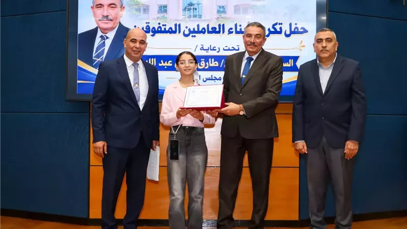 ميناء دمياط يكرم أبناء العاملين المتفوقين دراسيا