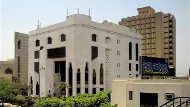 ما حكم الاقتراض من البنوك؟
