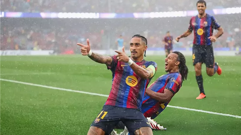 رافينيا يفوز بجائزة لاعب شهر أغسطس بالدوري الإسباني