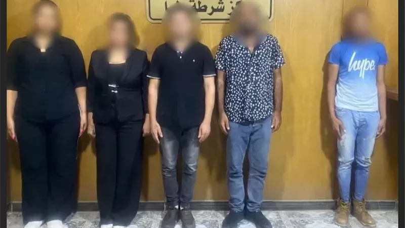 «الأمن» يوضح حقيقة فيديو مشاجرة «الترزي والكوافير» بمركز طما