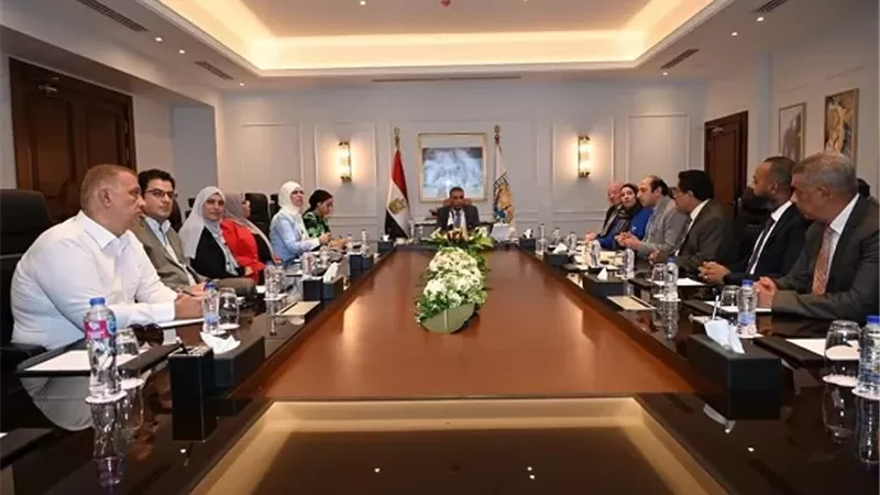 محافظ جنوب سيناء يستقبل أعضاء اللجنة التنفيذية