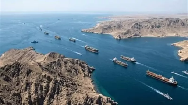الحرس الثوري يحذر أطقم ناقلات النفط قرب القواعد الأمريكية:غادروا فورًا
