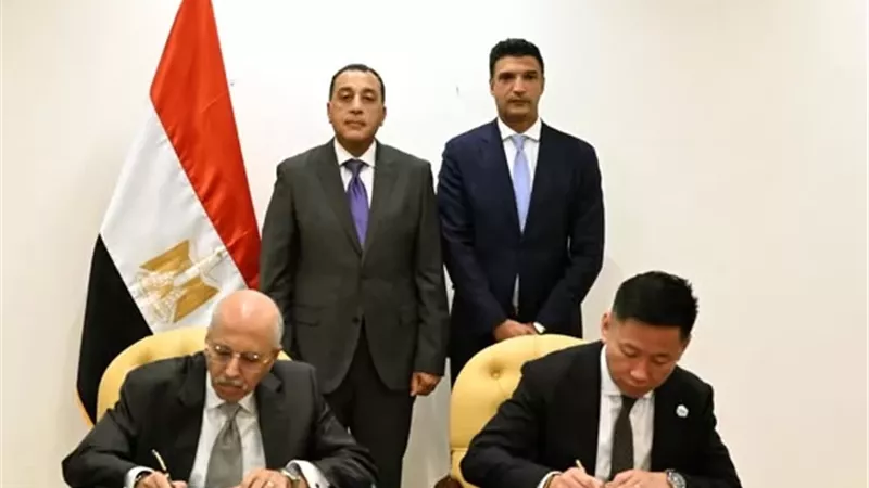 مدبولى يشهد مراسم توقيع عقد إنشاء مصنع لإنتاج البطاريات الكهربائية