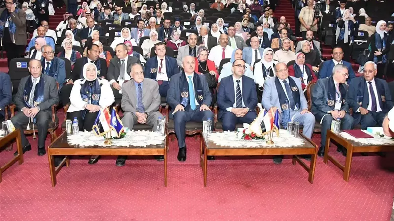 انطلاق المؤتمر الثامن للدراسات العليا والبحوث بجامعة قناة السويس