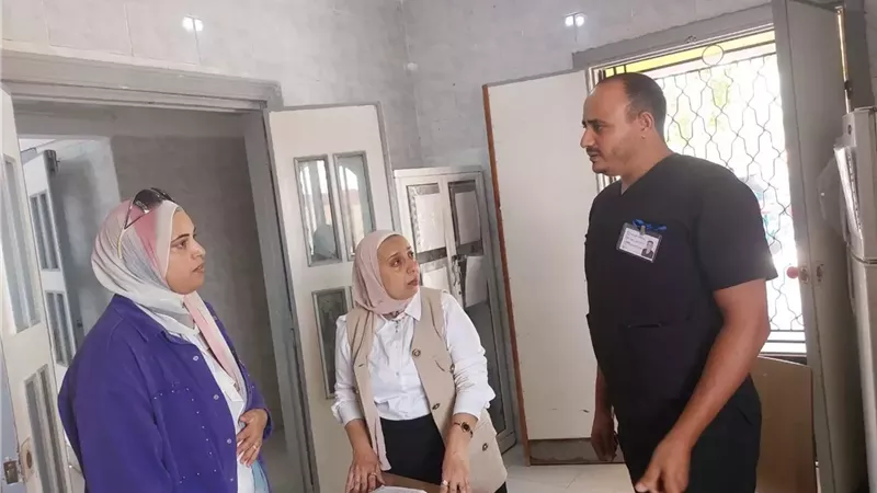 مدير صحة الإسماعيلية تفاجئ وحدة أبو صوير لمتابعة الخدمات الطبية