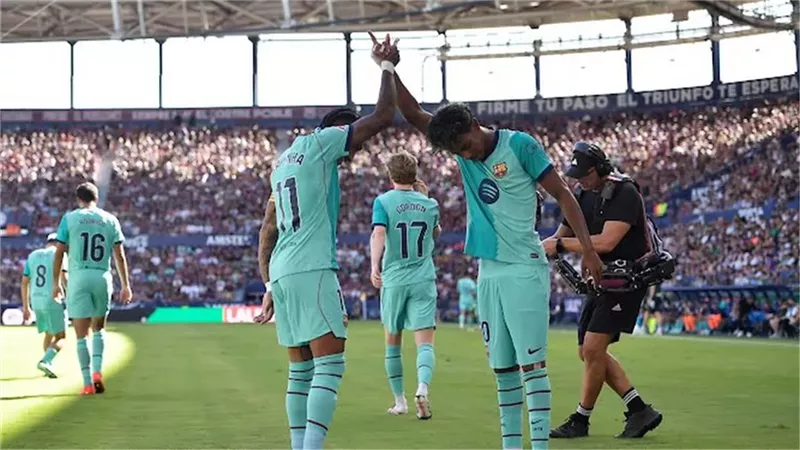 برشلونة يضرب ليفانتي برباعية ويحافظ على صدارة الدوري الإسباني