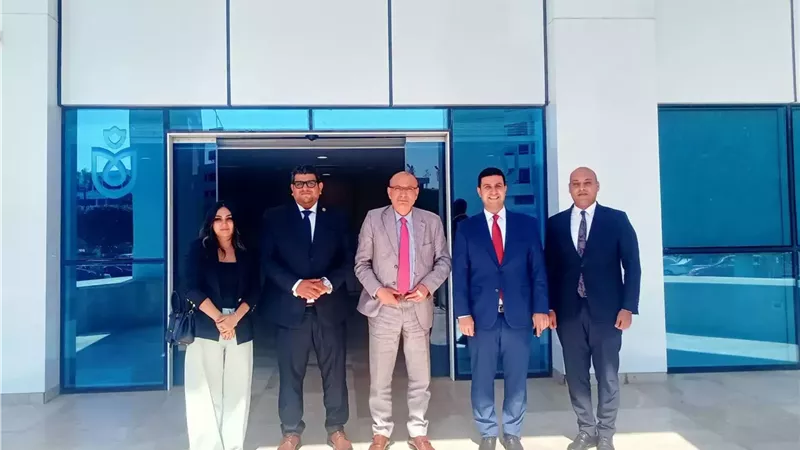 السفير التركي يشيد بمنشآت الرعاية الصحية في الإسماعيلية..صور