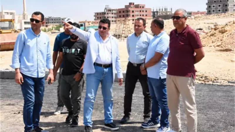 رئيس جهاز القاهرة الجديدة يتفقد أعمال الطرق والكهرباء ببيت الوطن