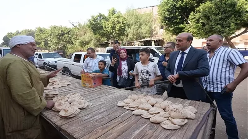 محافظ أسيوط يفاجئ مخابز بني مر للتأكد من جودة الخبز المدعم